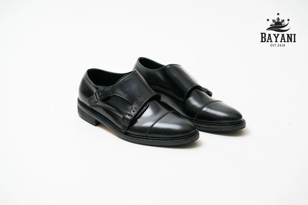 Black dress shoes on a white background with Bayani logo.
#color_black