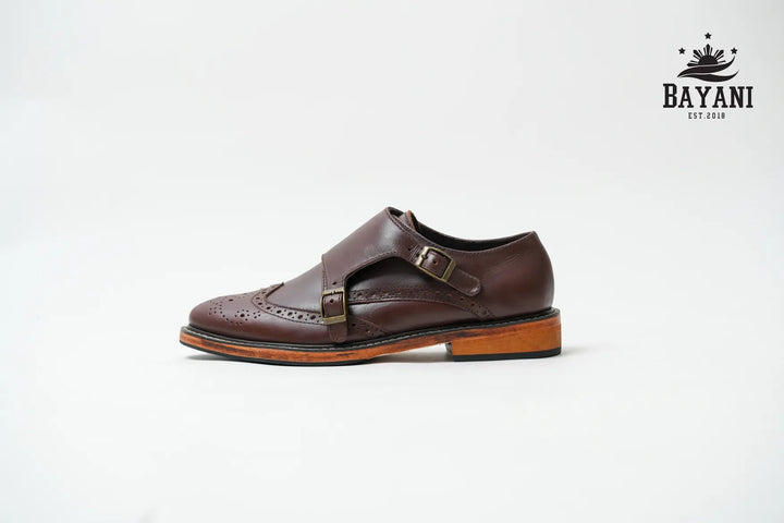 Brown leather shoe with a wooden sole on a white background, featuring the Bayani logo.
